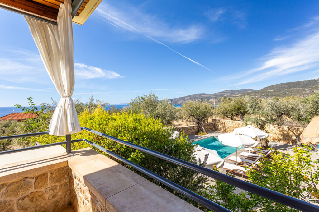 Σφήνα - Kardamili Hotel - Lithos Guesthouse Σφήνα - Superior Junior Σουίτα με θέα την θάλασσα και την πισίνα - Θέα